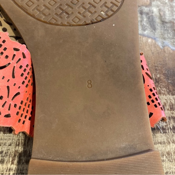 Tory Burch Roselle Thong Sandals Red Orange Colored Perforated Leather Size 8 - Picture 7 of 16